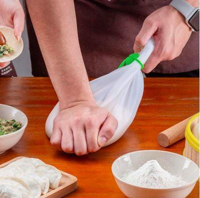 CleanBake – Dough kneading without mess!