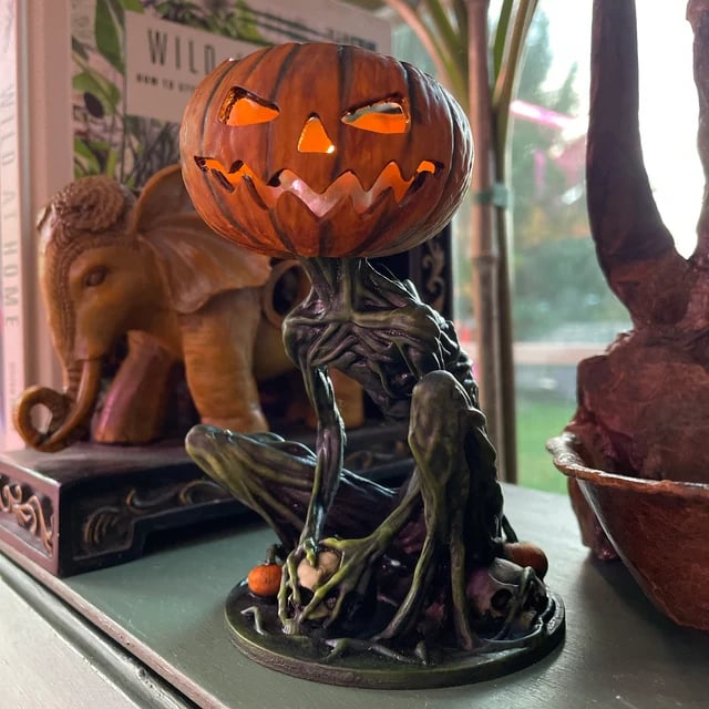 GraveGlow – The Pumpkin Man from the Swamp!