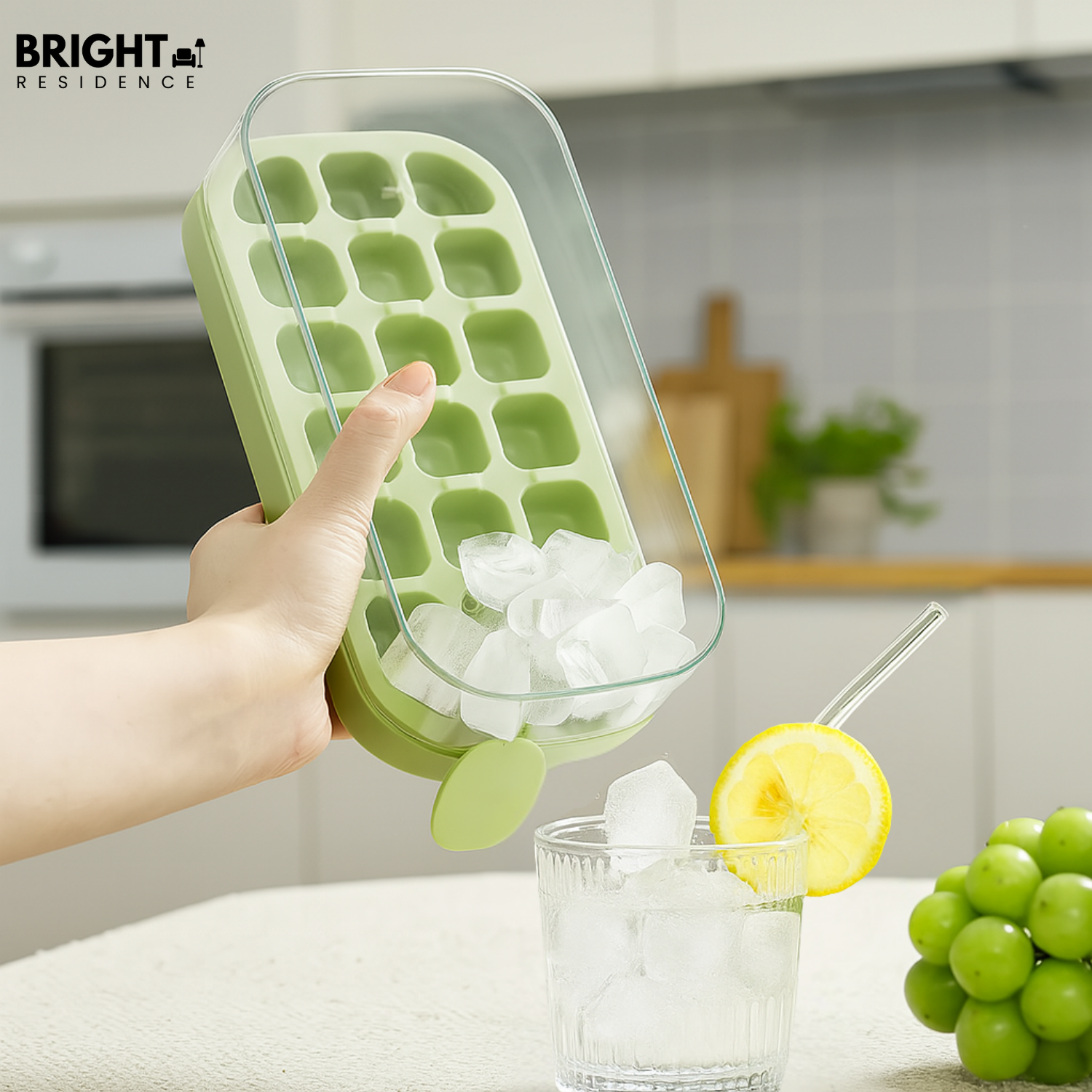EasyCube – Effortless Ice Cubes at the Push of a Button!