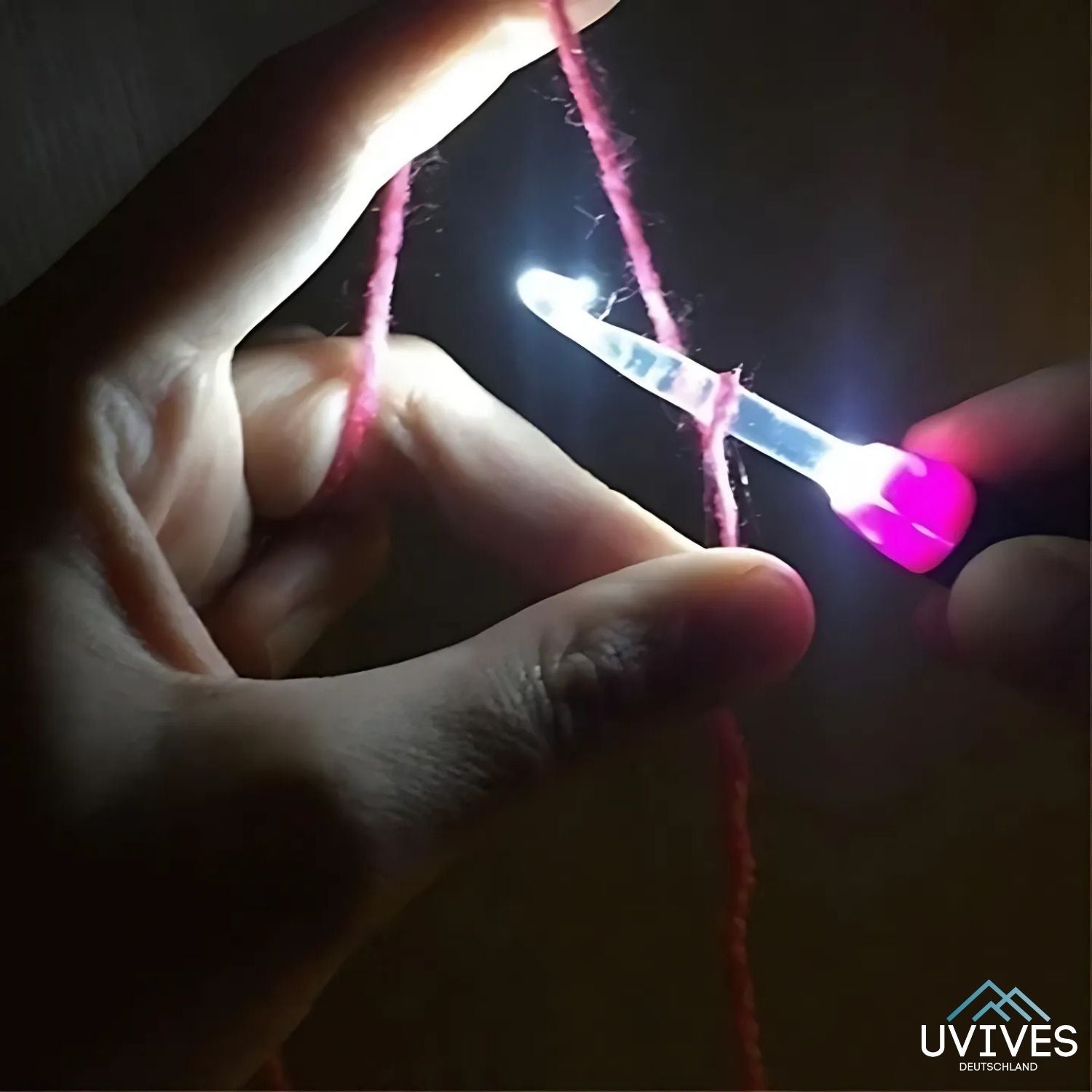 BrightLoop™ - Rechargeable luminous crochet hook set