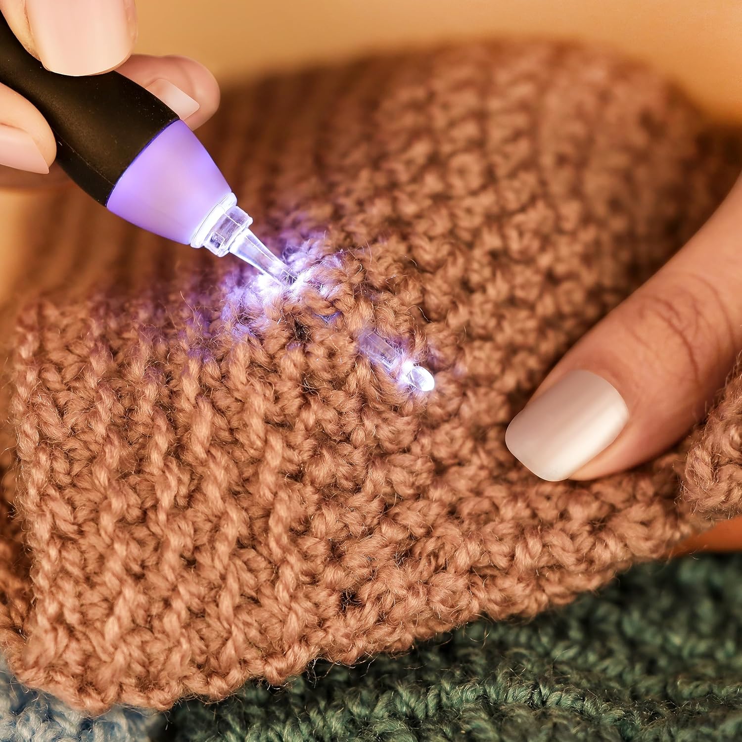 BrightLoop – Crocheting without eye strain, in any light!