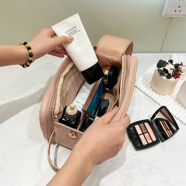 GlamGo – Premium Travel Cosmetic Organizer