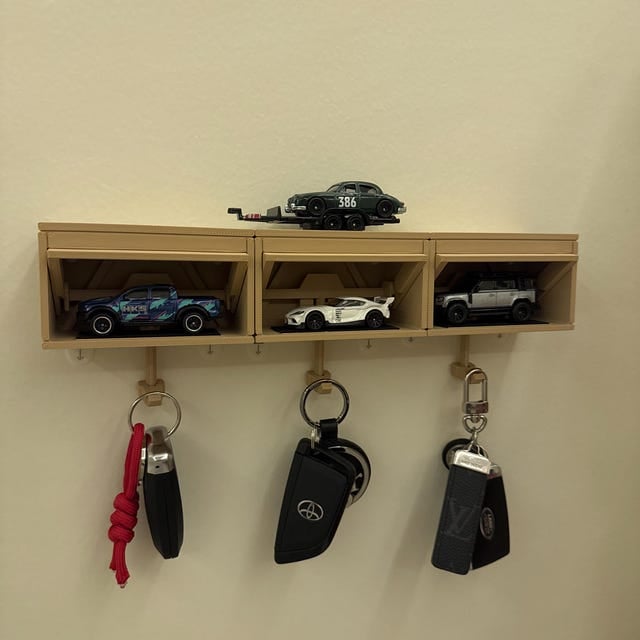 KeySwing – The Stylish, Moving Key Holder for Modern Homes