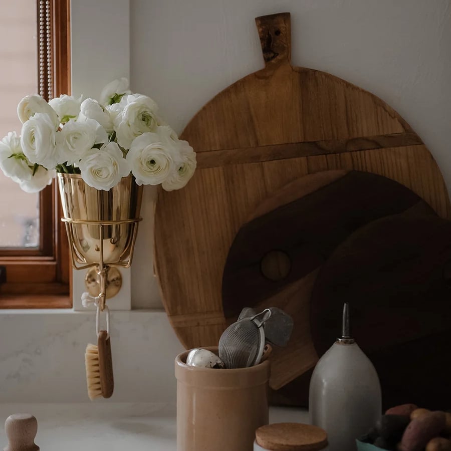 Holdify – Elegant Wall Vessel for Stylish Organization