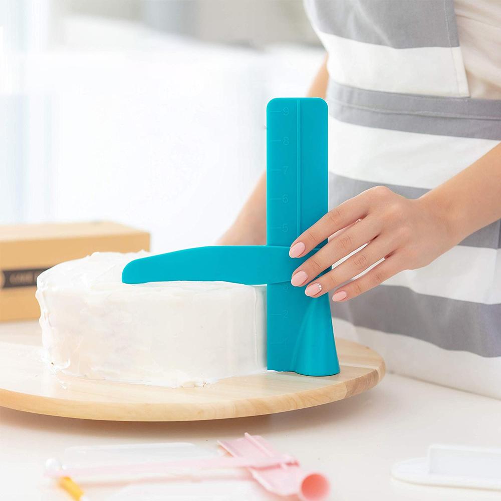 CakeCrafter™ - Adjustable cake scraper and smoother