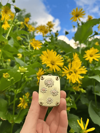 FloraKeep – Preserve Your Favorite Blossoms Forever!