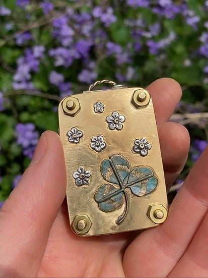 FloraKeep – Preserve Your Favorite Blossoms Forever!