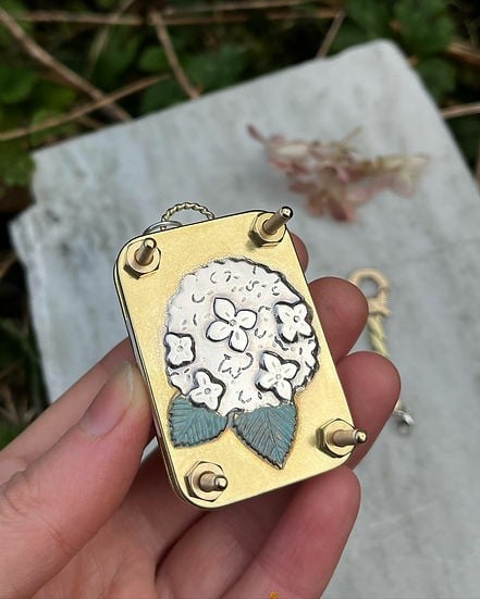 FloraKeep – Preserve Your Favorite Blossoms Forever!