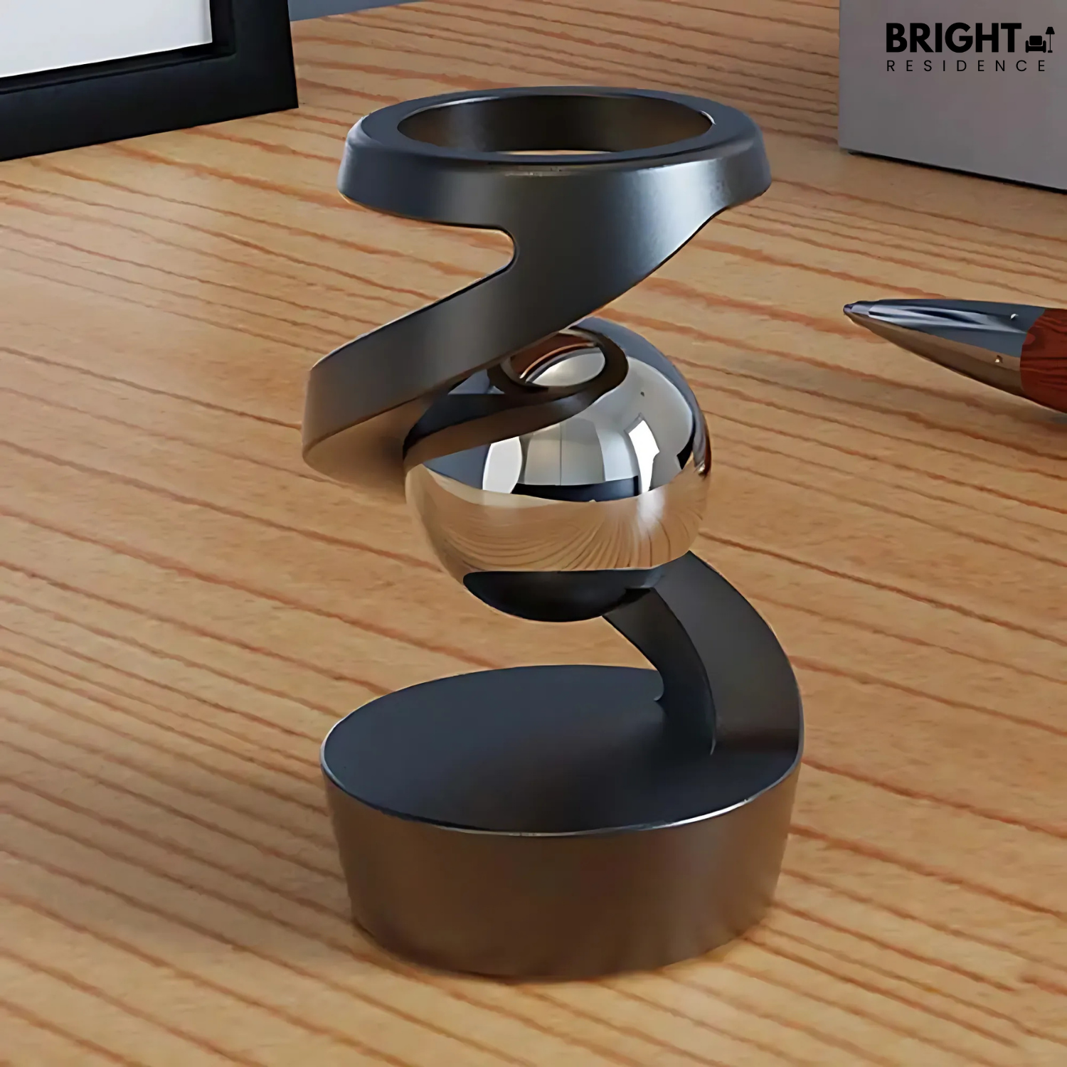 MindSpin – The Mesmerizing Floating Sphere Desk Toy