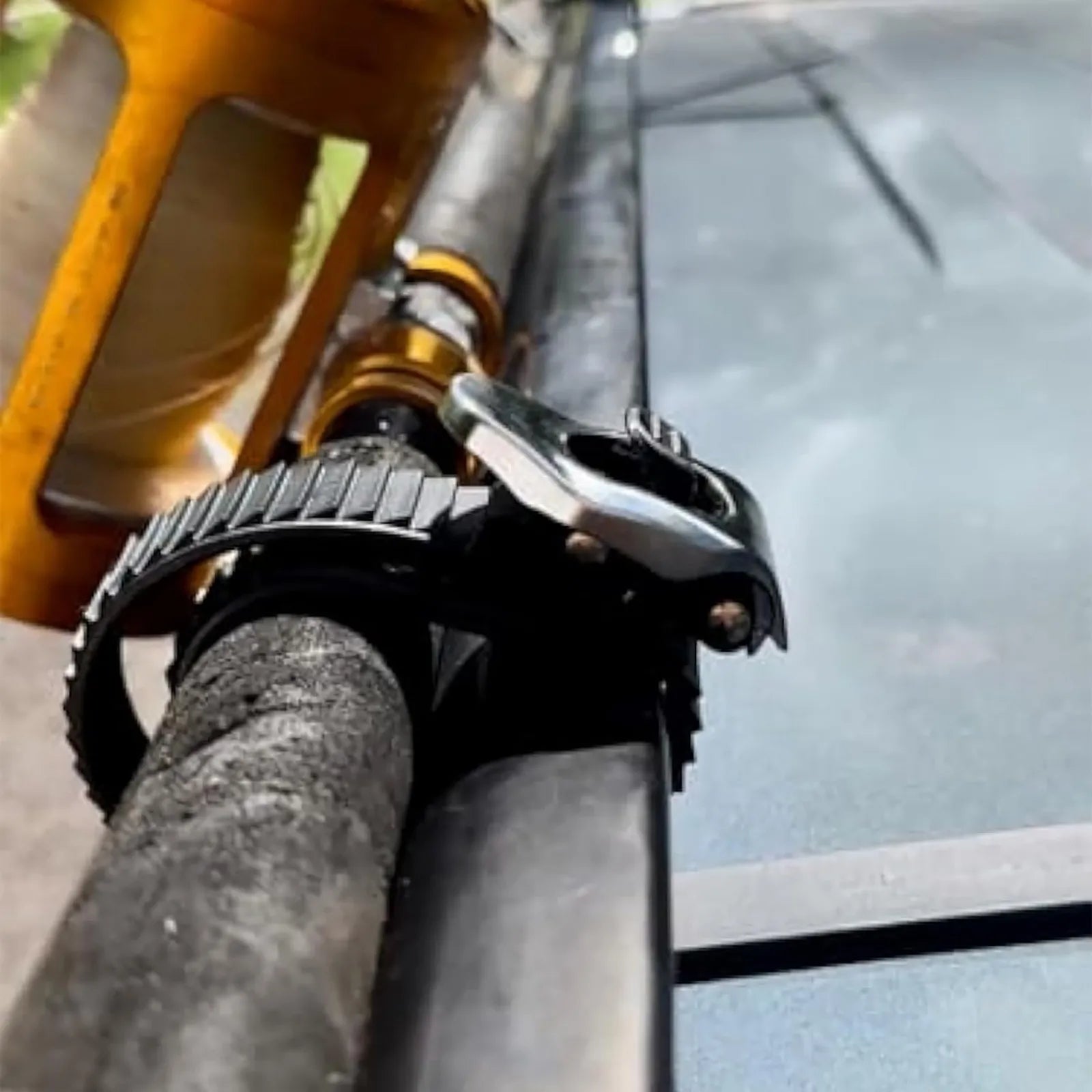 MaxGrip – The Heavy-Duty Reusable Strap That Does It All