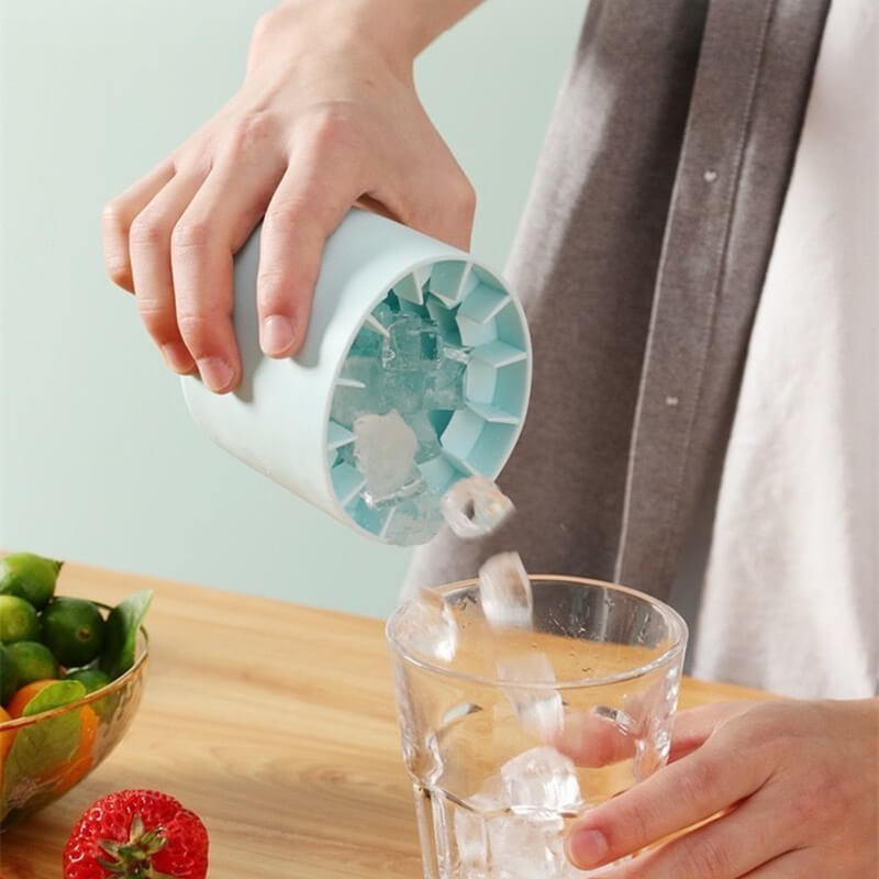 50% OFF | FrozenIce™ - Portable silicone ice cube maker with lid