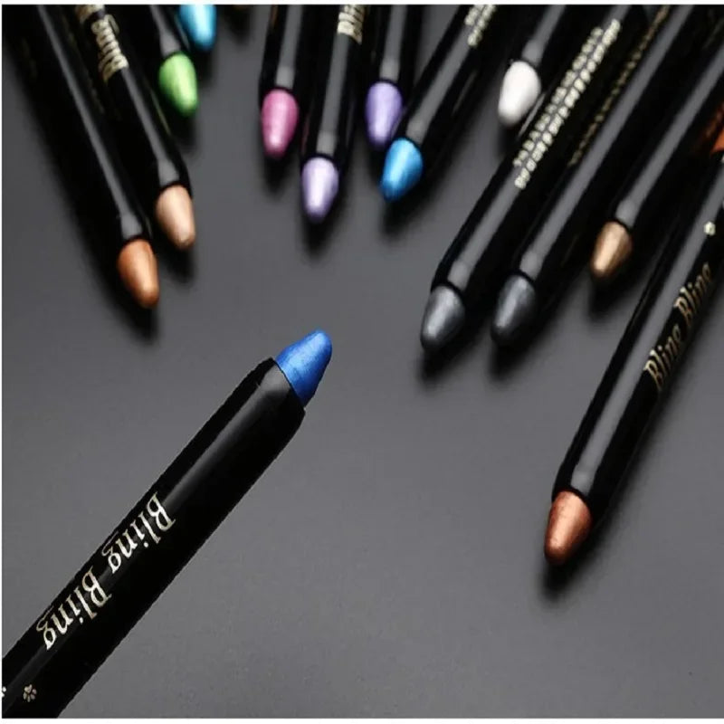 GlamGlow - Waterproof eyeshadow pencil with long-lasting shine