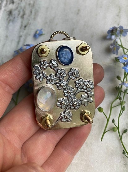FloraKeep – Preserve Your Favorite Blossoms Forever!
