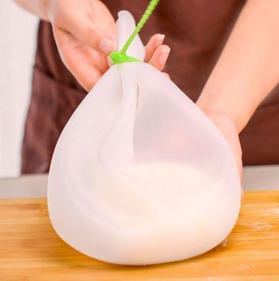 CleanBake – Dough kneading without mess!