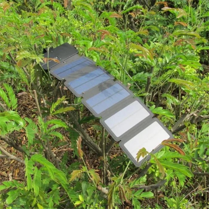 VoltFlex Pro – Solar Power On-The-Go for All Your Devices
