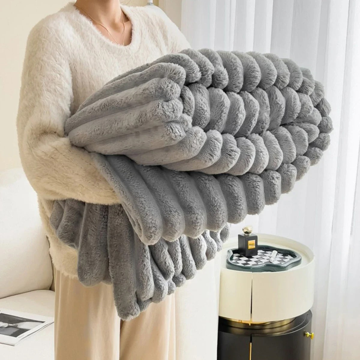 StripeHug - Multifunctional blanket with thick stripes