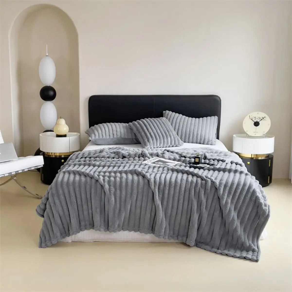StripeHug - Multifunctional blanket with thick stripes