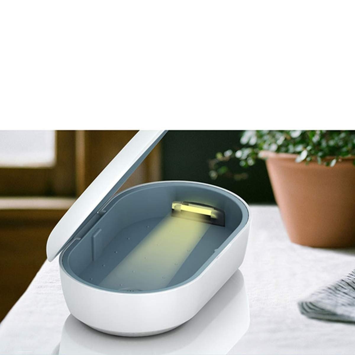GermGuard – Effortless UV Cleaning for Your Daily Essentials